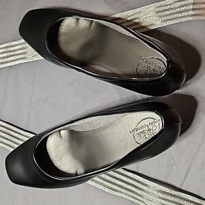 Black, wedge heel shoe